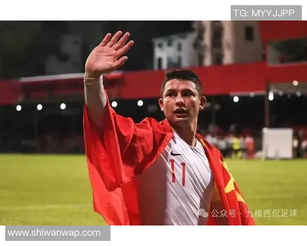 感动无数球迷的足球明星瞬间视频集锦，见证他们背后的坚持与热爱